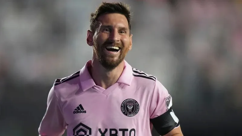 Lionel Messi Katalan ekibi UE Cornella kulübünü satın aldı